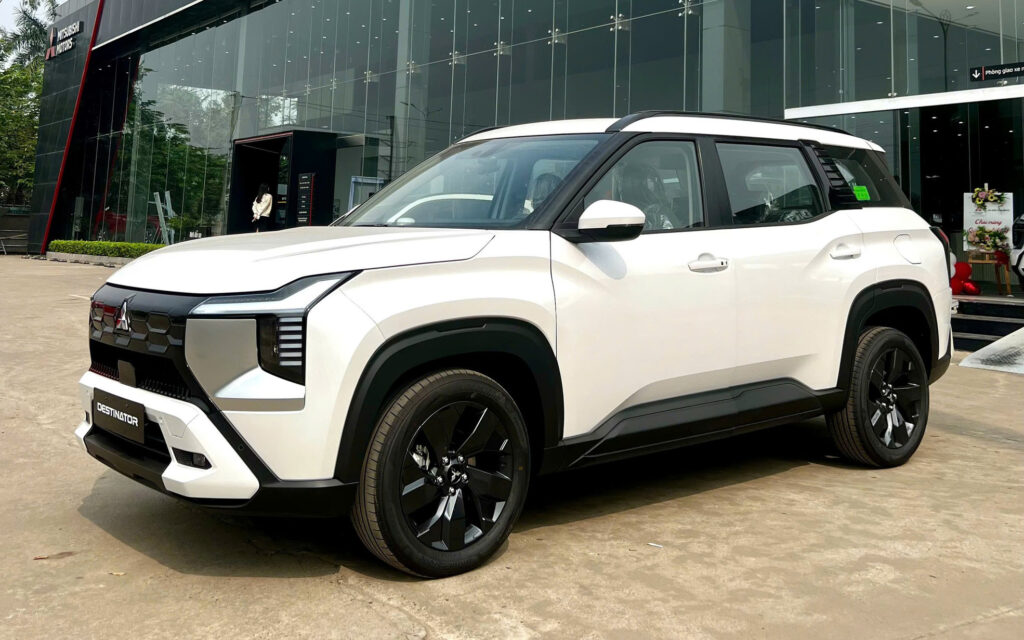 3 mẫu Mitsubishi lọt top 10 xe xăng dầu bán chạy tại Việt Nam: Destinator lần đầu thành ‘vua doanh số’ phân khúc, bán xấp xỉ Xpander